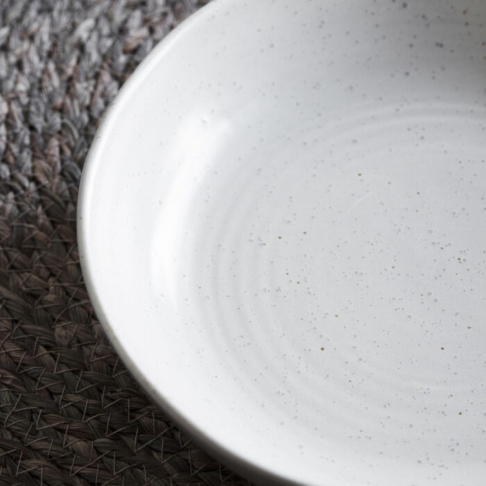 Miska Pion White